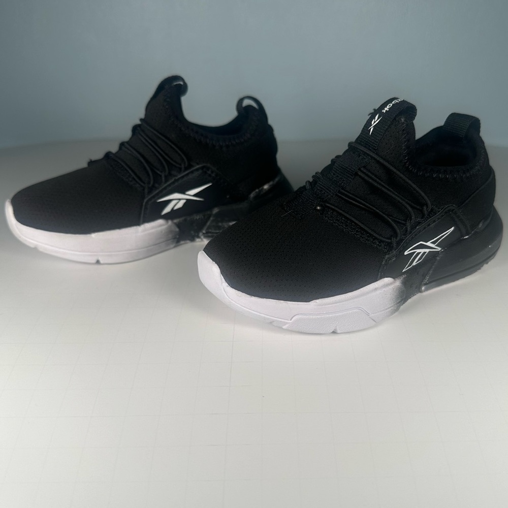 Reebok Athletic Loop - Black & White design - Slip on Sneakers Toddler Boys 7